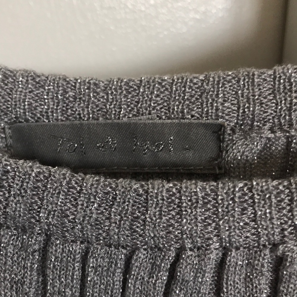 Top - Picture 2 of 3